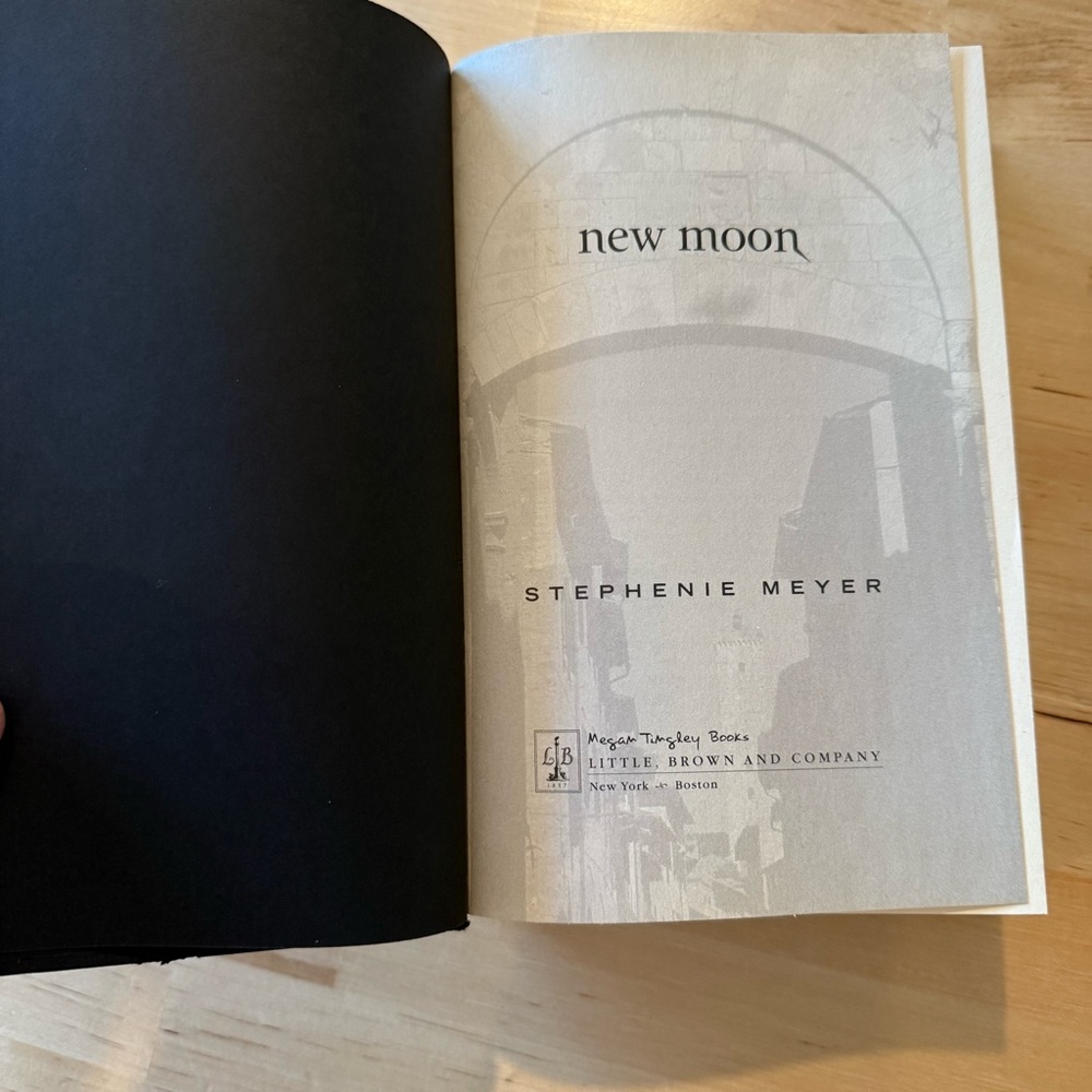 📚BUY 2 GET 1 FREE New Moon by Stephenie‎ Meyer Book